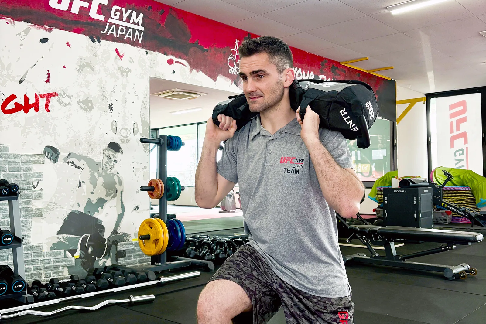 Sandbag Lunges training at UFC Gym Kani